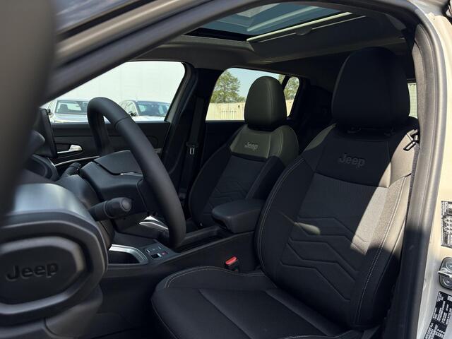 Jeep Avenger Summit EV 54kWh 156pk | 8 JAAR GARANTIE! | SCHUIF/KANTELDAK | WARMTEPOMP | ELEKTR. A.KLEP | STOELVERW. | ADAPTIVE CRUISE | NAVI | CLIMA | APPLE CARPLAY / ANDROID AUTO |