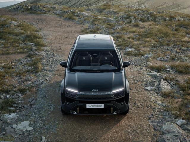 Jeep Avenger 85th Anniversary 54 kWh | Schuif/Kanteldak | Adapt. Cruise | Winter Pack | Warmtepomp | Handsfree Achterklep | Convenience Pack