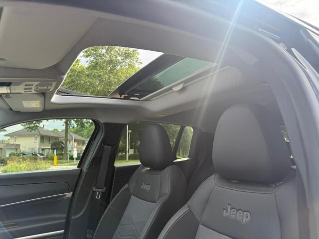 Jeep Avenger 1.2 e-Hybrid Summit