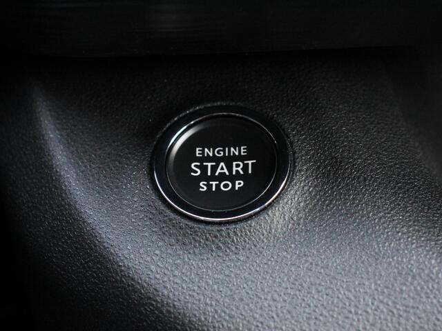 Jeep Avenger Longitude 54 kWh Automaat Navigatie Apple Carplay/ Android Auto Parkeersensor achter Cruise Control Stoelverwarming Full LED Virtual Cockpit Climate Control