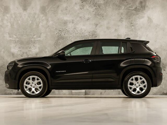 Jeep Avenger Altitude 54 kWh Automaat (VIRTUAL COCKPIT, SOH 97%, APPLE CARPLAY, GROOT NAVI, SPORTSTOELEN, ADAPTIVE CRUISE, PARKEERSENSOREN, NIEUWSTAAT)