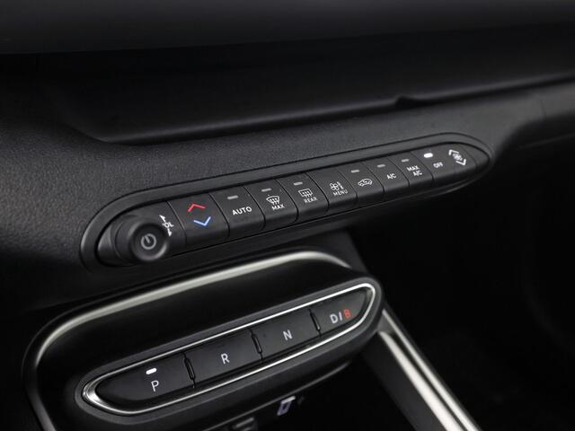 Jeep Avenger Altitude 54 kWh Automaat (VIRTUAL COCKPIT, SOH 97%, APPLE CARPLAY, GROOT NAVI, SPORTSTOELEN, ADAPTIVE CRUISE, PARKEERSENSOREN, NIEUWSTAAT)