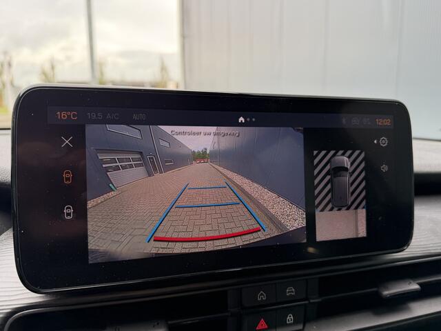 Jeep Avenger 1.2 Altitude | Winterpakket | Camera | Apple/Android CarPlay | JBL audio | Electrische kofferklep | Meer foto's volgen!