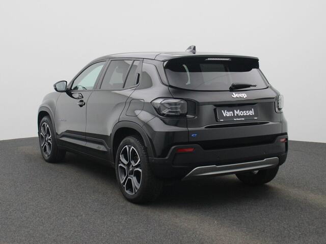 Jeep Avenger Altitude 54 kWh | Elektr. bed. achterklep | Climate Control / ECC | Licht metalen velgen 18 inch | Cruise control Adaptive | Navigatie | Half lederen bekleding | Stoelverwarming | LED koplampen | Park Distance Control voor en achter | Achteruitrijcamera |