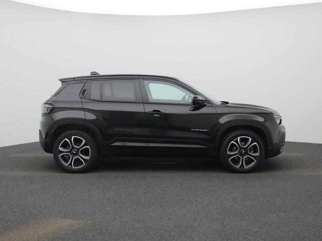 Jeep Avenger Altitude 54 kWh | Elektr. bed. achterklep | Climate Control / ECC | Licht metalen velgen 18 inch | Cruise control Adaptive | Navigatie | Half lederen bekleding | Stoelverwarming | LED koplampen | Park Distance Control voor en achter | Achteruitrijcamera |
