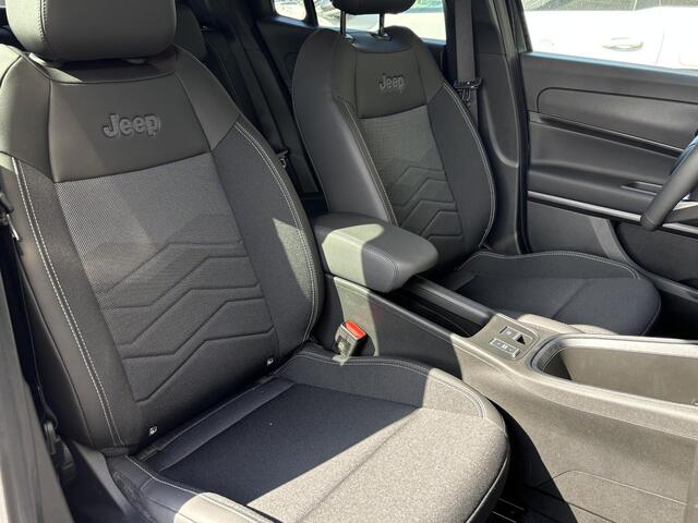 Jeep Avenger 1.2 e-Hybrid Black Edition | Apple-Android | Parkeercamera | Cruise Control