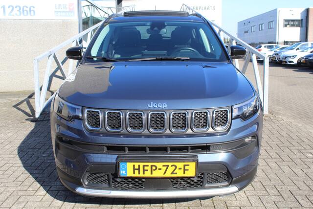 Jeep COMPASS 4xe 190 Plug-in Hybrid Electric Limited Lease Ed. AUTOMAAT/\Panoramadak/Adaptive cruise control/Lane assist/Navigatie/Achteruitrijcamera/Climate control/Elektrisch sluitende achterklep/Keyless/19'' Lichtmetalen velgen/LED koplampen.