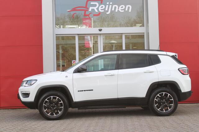 Jeep COMPASS 4xe 240PK PHEV TRAILHAWK AUTOMAAT | NAVIGATIE | ACHTERUIRIJCAMERA | APPLE CARPLAY / ANDROID AUTO | DIGITALE COCKPIT | XENON KOPLAMPEN | 17" OFF-ROAD LICHTMETALEN VELGEN | ALL SEASON BANDEN | CRUISE CONTROL | 4 WIELAANDRIJVING | PARKEERSENSOREN VOOR / ACHT
