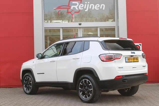 Jeep COMPASS 4xe 240PK PHEV TRAILHAWK AUTOMAAT | NAVIGATIE | ACHTERUIRIJCAMERA | APPLE CARPLAY / ANDROID AUTO | DIGITALE COCKPIT | XENON KOPLAMPEN | 17" OFF-ROAD LICHTMETALEN VELGEN | ALL SEASON BANDEN | CRUISE CONTROL | 4 WIELAANDRIJVING | PARKEERSENSOREN VOOR / ACHT