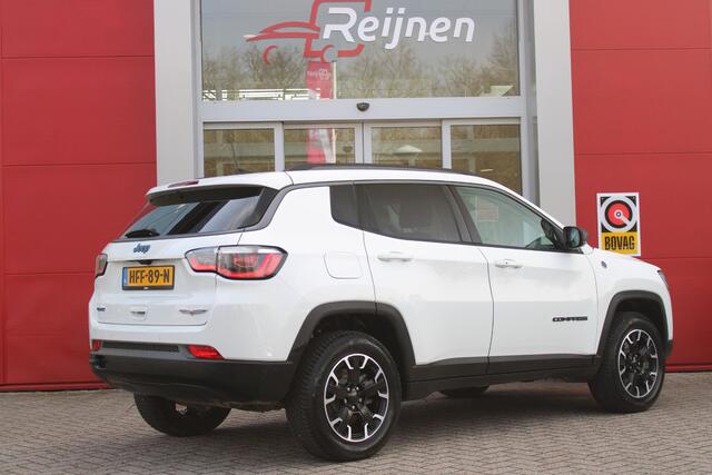 Jeep COMPASS 4xe 240PK PHEV TRAILHAWK AUTOMAAT | NAVIGATIE | ACHTERUIRIJCAMERA | APPLE CARPLAY / ANDROID AUTO | DIGITALE COCKPIT | XENON KOPLAMPEN | 17" OFF-ROAD LICHTMETALEN VELGEN | ALL SEASON BANDEN | CRUISE CONTROL | 4 WIELAANDRIJVING | PARKEERSENSOREN VOOR / ACHT