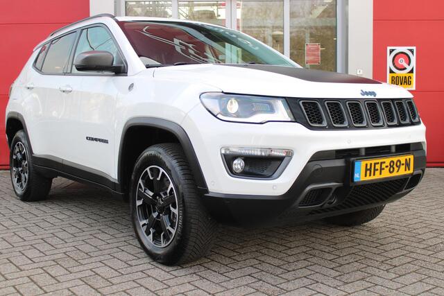 Jeep COMPASS 4xe 240PK PHEV TRAILHAWK AUTOMAAT | NAVIGATIE | ACHTERUIRIJCAMERA | APPLE CARPLAY / ANDROID AUTO | DIGITALE COCKPIT | XENON KOPLAMPEN | 17" OFF-ROAD LICHTMETALEN VELGEN | ALL SEASON BANDEN | CRUISE CONTROL | 4 WIELAANDRIJVING | PARKEERSENSOREN VOOR / ACHT
