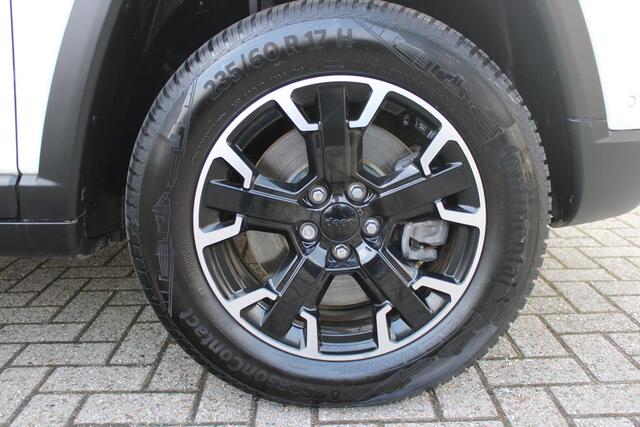 Jeep COMPASS 4xe 240PK PHEV TRAILHAWK AUTOMAAT | NAVIGATIE | ACHTERUIRIJCAMERA | APPLE CARPLAY / ANDROID AUTO | DIGITALE COCKPIT | XENON KOPLAMPEN | 17" OFF-ROAD LICHTMETALEN VELGEN | ALL SEASON BANDEN | CRUISE CONTROL | 4 WIELAANDRIJVING | PARKEERSENSOREN VOOR / ACHT