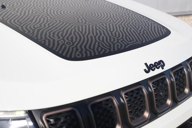 Jeep COMPASS 4xe 240 Plug-in Hybrid Electric Upland Black Edition Automaat Leder Virtual 18 inch LMV Keyless Navigatie Achteruitrijcamera Carplay Android 360 Camera
