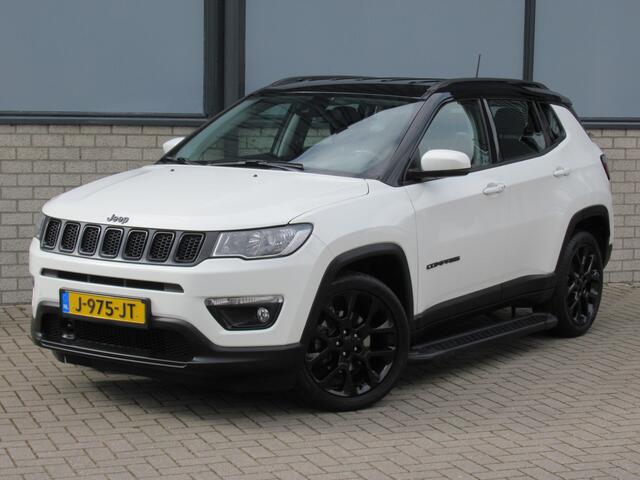Jeep COMPASS 1.3T 130 PK Night Eagle Liberty Edition 2e eigen | 1750 kg tr.gewicht | navi | camera