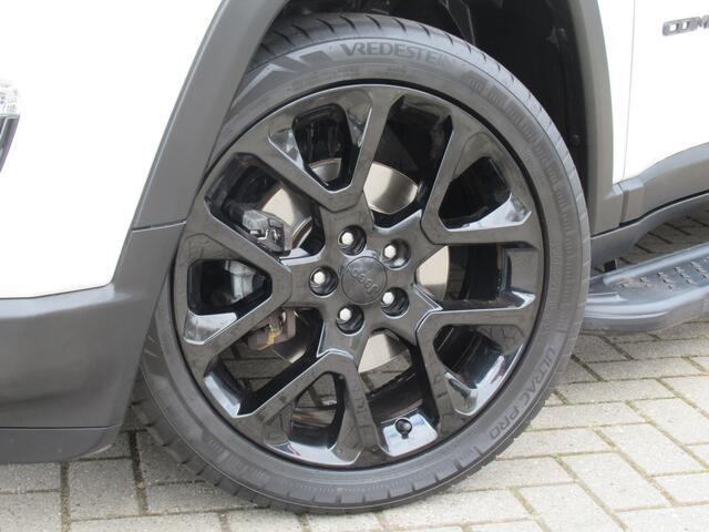 Jeep COMPASS 1.3T 130 PK Night Eagle Liberty Edition 2e eigen | 1750 kg tr.gewicht | navi | camera