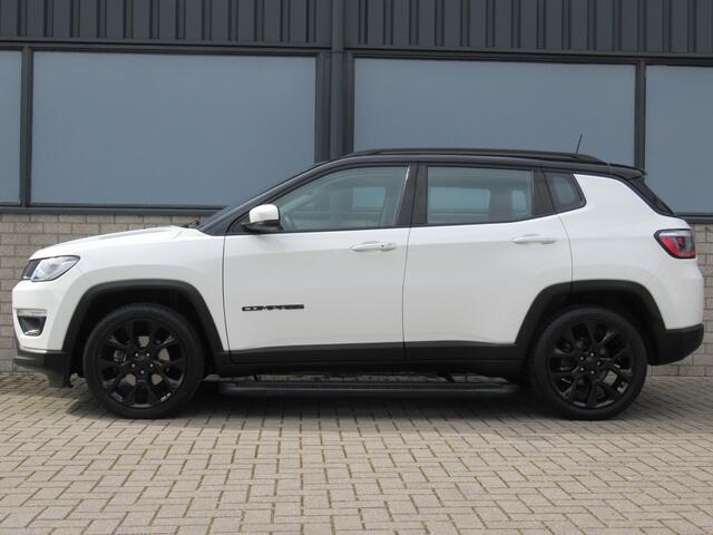 Jeep COMPASS 1.3T 130 PK Night Eagle Liberty Edition 2e eigen | 1750 kg tr.gewicht | navi | camera