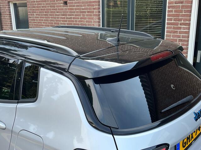 Jeep COMPASS 4xe 240 Plug-in Hybrid Electric Upland. Zwart Dak, Haak 1250kg
