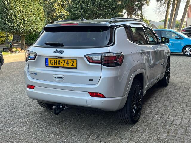 Jeep COMPASS 4xe 240 Plug-in Hybrid Electric Upland. Zwart Dak, Haak 1250kg