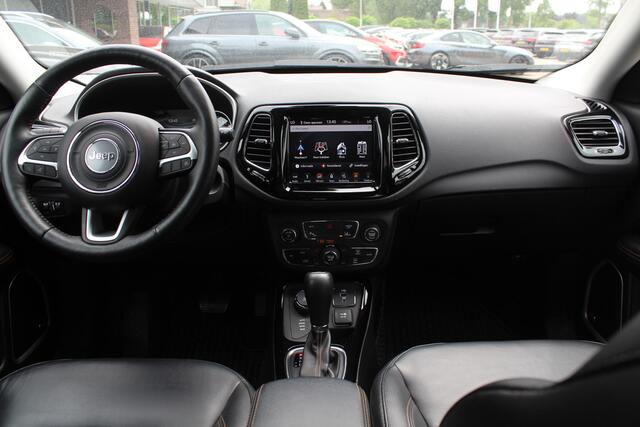 Jeep COMPASS 1.4 MultiAir Limited 4x4 / Trekhaak / Camera / Half leder / Navigatie / Keyless / 17'' / Stuurverwarming / DAB / Stoelverwarming / Cruise Control