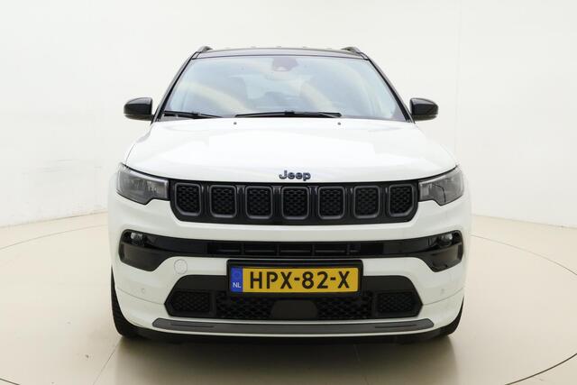Jeep COMPASS 4xe 240 Plug-in Hybrid Electric S | Navigatie | Lederen bekleding | Elektrische bedienbare achterklep | 19'' lichtmetalen velgen | Stoelverwarming | Keyless