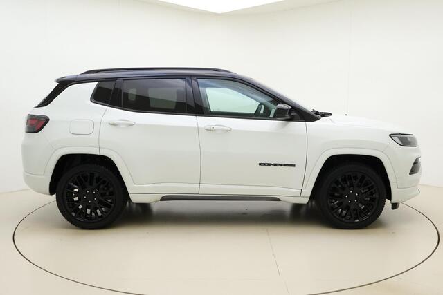 Jeep COMPASS 4xe 240 Plug-in Hybrid Electric S | Navigatie | Lederen bekleding | Elektrische bedienbare achterklep | 19'' lichtmetalen velgen | Stoelverwarming | Keyless
