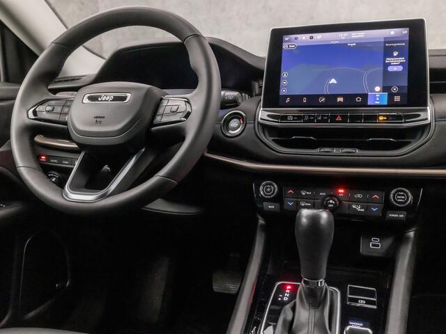 Jeep COMPASS 4xe 240 Plug-in Hybrid Electric Upland Sport 240Pk Automaat (VIRTUAL COCKPIT, APPLE CARPLAY, 360 CAMERA, LEDER, GROOT NAVI, SPORTSTOELEN, KEYLESS, ADAPTIVE CRUISE, LANE ASSIST, NIEUWSTAAT)