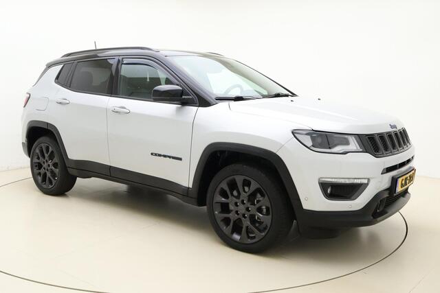 Jeep COMPASS 4xe 240 Plug-in Hybrid Electric Trailhawk Automaat | Lederen bekleding | Navigatie | Stoel & Stuurverwarming | Zwart dak | Camera | Afneembare trekhaak