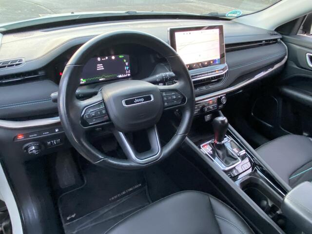 Jeep COMPASS 4xe 240 Plug-in Hybrid Electric New Upland met o.a. navigatie, stoel-/stuurverwarming, LED, 4WD, cruise, etc.