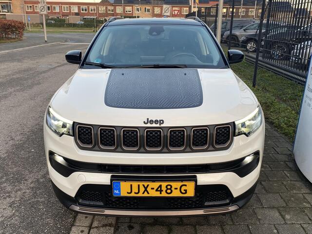 Jeep COMPASS 4xe 240 Plug-in Hybrid Electric New Upland met o.a. navigatie, stoel-/stuurverwarming, LED, 4WD, cruise, etc.