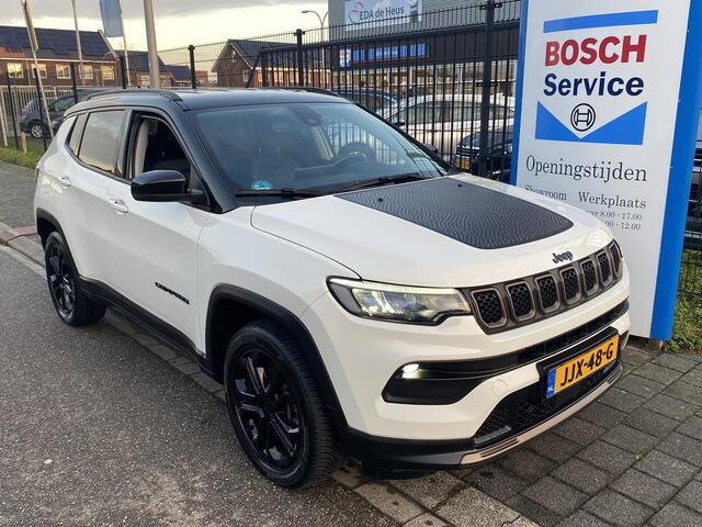 Jeep COMPASS 4xe 240 Plug-in Hybrid Electric New Upland met o.a. navigatie, stoel-/stuurverwarming, LED, 4WD, cruise, etc.
