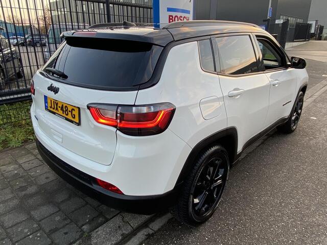 Jeep COMPASS 4xe 240 Plug-in Hybrid Electric New Upland met o.a. navigatie, stoel-/stuurverwarming, LED, 4WD, cruise, etc.