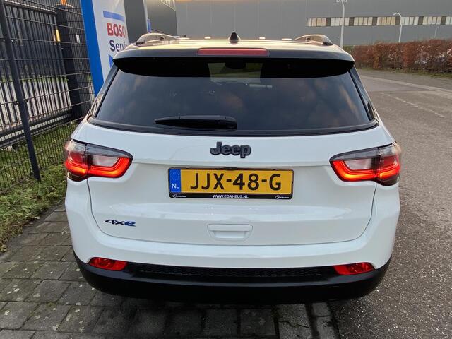 Jeep COMPASS 4xe 240 Plug-in Hybrid Electric New Upland met o.a. navigatie, stoel-/stuurverwarming, LED, 4WD, cruise, etc.
