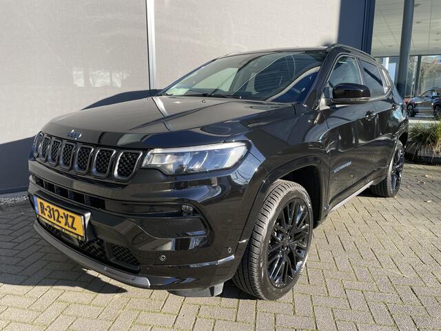 Jeep COMPASS 4xe 240 Plug-in Hybrid Electric S Achteruitrijcamera - Airco - Navigatiesysteem - Parkeersensoren voor en achter - Cruise control - Keyless entry and start - Dakrails - Connected services - Extra getint glas achter - Start/st