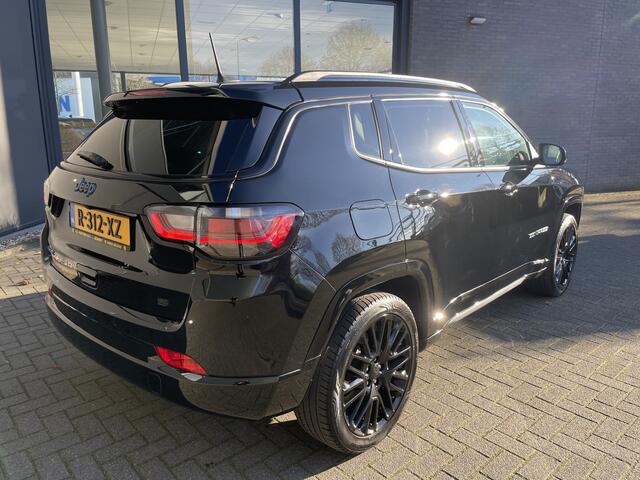 Jeep COMPASS 4xe 240 Plug-in Hybrid Electric S Achteruitrijcamera - Airco - Navigatiesysteem - Parkeersensoren voor en achter - Cruise control - Keyless entry and start - Dakrails - Connected services - Extra getint glas achter - Start/st