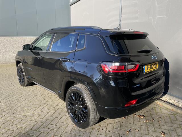 Jeep COMPASS 4xe 240 Plug-in Hybrid Electric S Achteruitrijcamera - Airco - Navigatiesysteem - Parkeersensoren voor en achter - Cruise control - Keyless entry and start - Dakrails - Connected services - Extra getint glas achter - Start/st