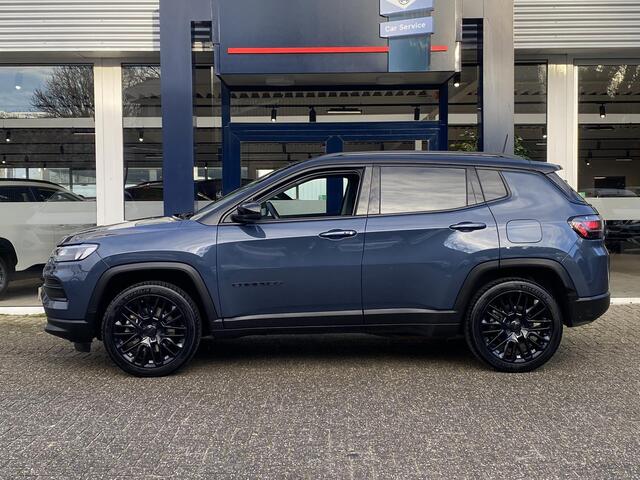 Jeep COMPASS 4xe 190 Plug-in Hybrid Electric Night Eagle / Automaat / NL-Auto / Stoel-/Stuurverwarming / Afneembare-Trekhaak / Adaptieve Cruise-Control / Climate-Control / LED / Keyless / Apple-Carplay & Android-Auto / Draadloze-Telefoonlader / DAB Radio-Bluetooth / N