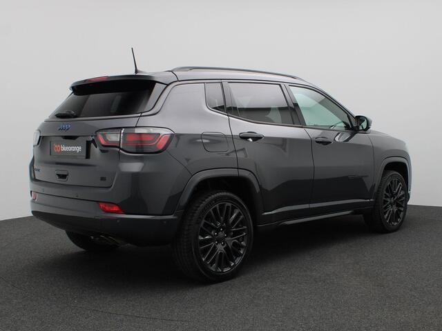 Jeep COMPASS 4xe 240 Plug-in Hybrid Electric S 240PK AUT. SOH 90,2%, Panoramadak, 360gr. Camera, Memorystoel, Alpine Audio, Stoelverwarming, Keyless, Navi, 19" LM Velgen