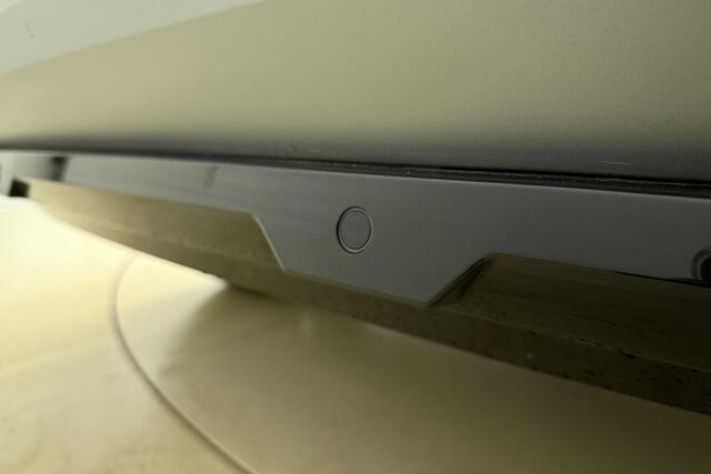 Jeep COMPASS First Edition 74 kWh | Nu in de showroom! | Camera's rondom | Focal audio | Elektrische achterklep | 20'' lichtmetalen velgen | Warmtepomp | Elektrische stoelen/massagestoel