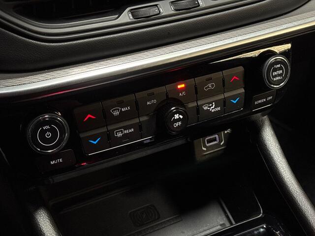 Jeep COMPASS 4xe 240 Plug-in Hybrid S Sport 240Pk Automaat (VIRTUAL COCKPIT, NARDO GREY, APPLE CARPLAY, STOELKOELING/VERWARMING, LEDER, 360 CAMERA, ADAPTIVE CRUISE, ALPINE AUDIO, GETINT GLAS, NIEUWSTAAT)