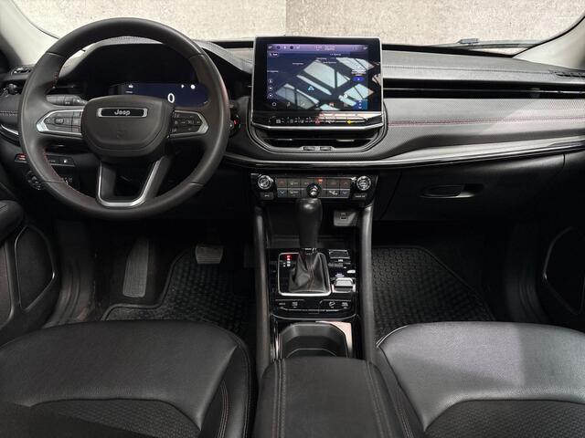 Jeep COMPASS 4xe 240 Plug-in Hybrid Electric Trailhawk 240Pk Automaat (PANORAMADAK, APPLE CARPLAY, GROOT NAVI, CAMERA, LEDER, SPORTSTOELEN, GETINT GLAS, ADAPTIVE CRUISE, NIEUWSTAAT)