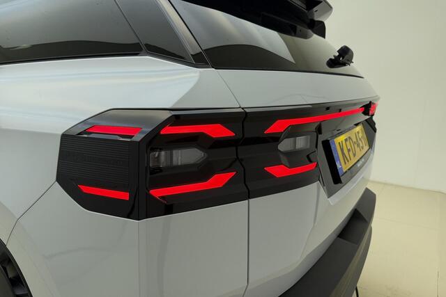 Jeep COMPASS 1.2 e-Hybrid First Edition NIEUW & Snel leverbaar! | Camera's rondom | Panoramadak | LED matrix | Elektrische kofferklep | Lederen bekleding | Elektrische stoel met geheugen | Stoelverwarming/ventilatie