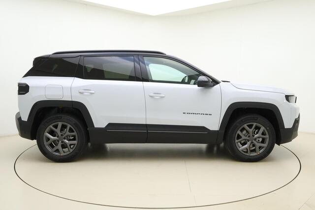 Jeep COMPASS 1.2 e-Hybrid First Edition NIEUW & Snel leverbaar! | Camera's rondom | Panoramadak | LED matrix | Elektrische kofferklep | Lederen bekleding | Elektrische stoel met geheugen | Stoelverwarming/ventilatie