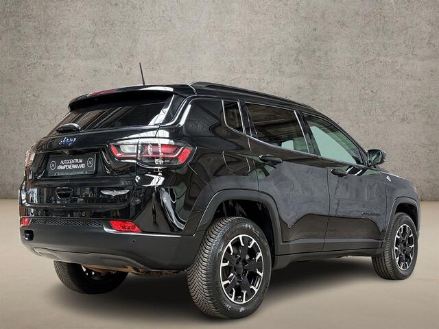 Jeep COMPASS 4xe 240 Plug-in Hybrid Electric Trailhawk 240Pk Automaat (PANORAMADAK, VIRTUAL COCKPIT, APPLE CARPLAY, GROOT NAVI, CAMERA, LEDER, SPORTSTOELEN, KEYLESS, ADAPTIVE CRUISE, GETINT GLAS, NIEUWSTAAT)