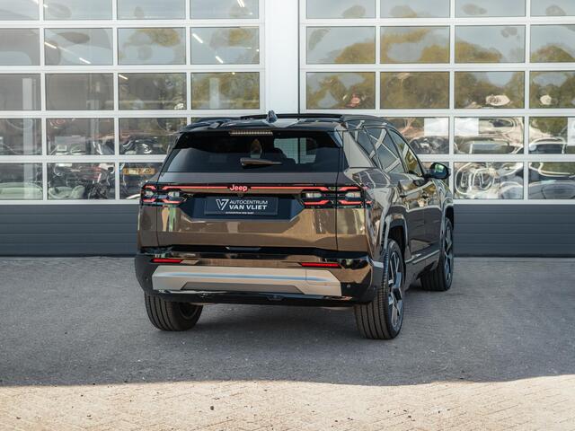 Jeep COMPASS First Edition 74 kWh | Direct leverbaar | Adapt. Cruise | Camera | Carplay | 20" | Elektr. A-Klep | Navi | Winter Pack | Schuif/Kanteldak | Premium Pack | Conv. Pack | Warmtepomp