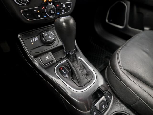Jeep COMPASS 4xe 240 Plug-in Hybrid Electric S 240Pk Automaat (APPLE CARPLAY, NAVIGATIE, CAMERA, KEYLESS, LEDER, SPORTSTOELEN, ZWART HEMEL, GETINT GLAS, NIEUWE APK, NIEUWSTAAT)