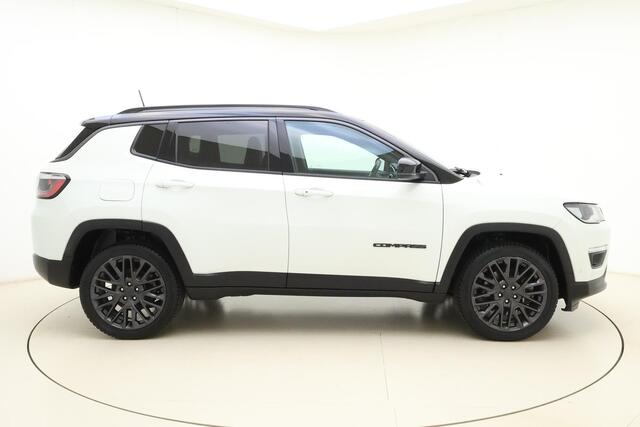 Jeep COMPASS 4xe 240 Plug-in Hybrid Electric S | Navigatie | Lederen bekleding | Panoramisch schuifdak | Keyless | Stoelverwarming | Zwart dak