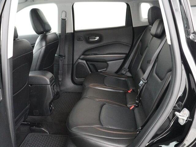 Jeep COMPASS 1.4 MultiAir Opening Edition 4x4 | Leder | Trekhaak | Stuur/stoel verwarming | Memory | Cruise control | Climate control | Bluetooth | Beats audio | 19''