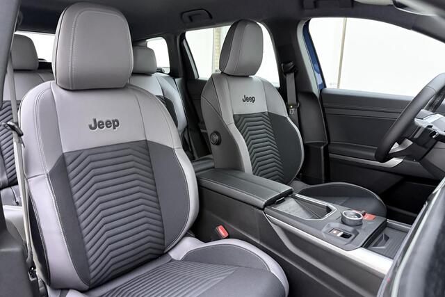 Jeep COMPASS Altitude 74 kWh | DEMO | Speciale 8 jaar garantie | Navigatie | Climate control | Stoel & Stuurverwarming | Keyless | Zwart dak