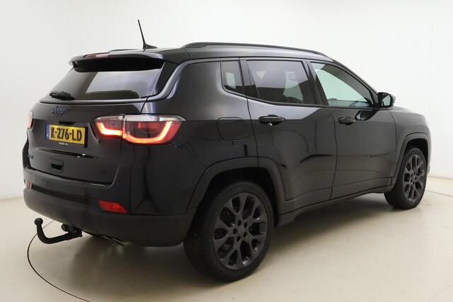 Jeep COMPASS 4xe 240 Plug-in Hybrid Electric S Automaat | Lederen bekleding | Trekhaak | Camera | Keyless | Lichtmetalen velgen black | Climate control