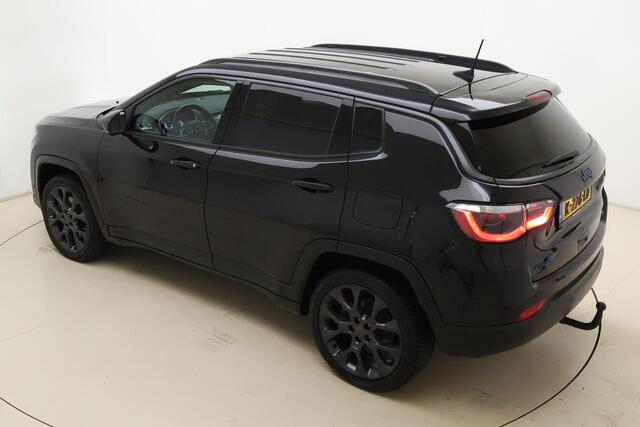 Jeep COMPASS 4xe 240 Plug-in Hybrid Electric S Automaat | Lederen bekleding | Trekhaak | Camera | Keyless | Lichtmetalen velgen black | Climate control
